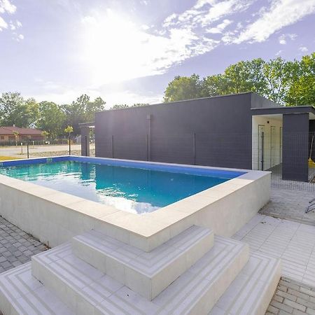 Forest Foeldvar Apartmanok By Bltn Balatonföldvár Екстериор снимка