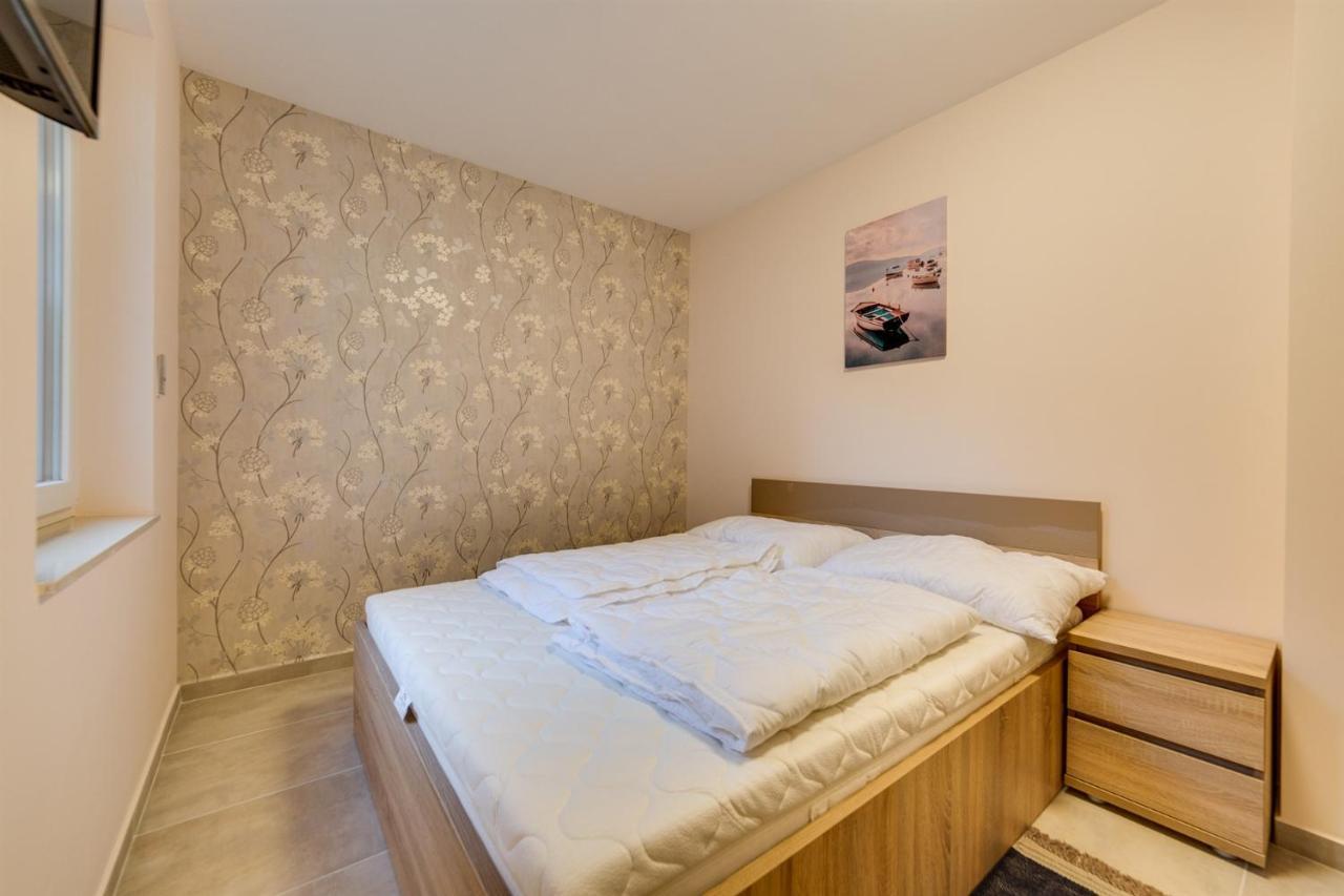Forest Foeldvar Apartmanok By Bltn Balatonföldvár Екстериор снимка