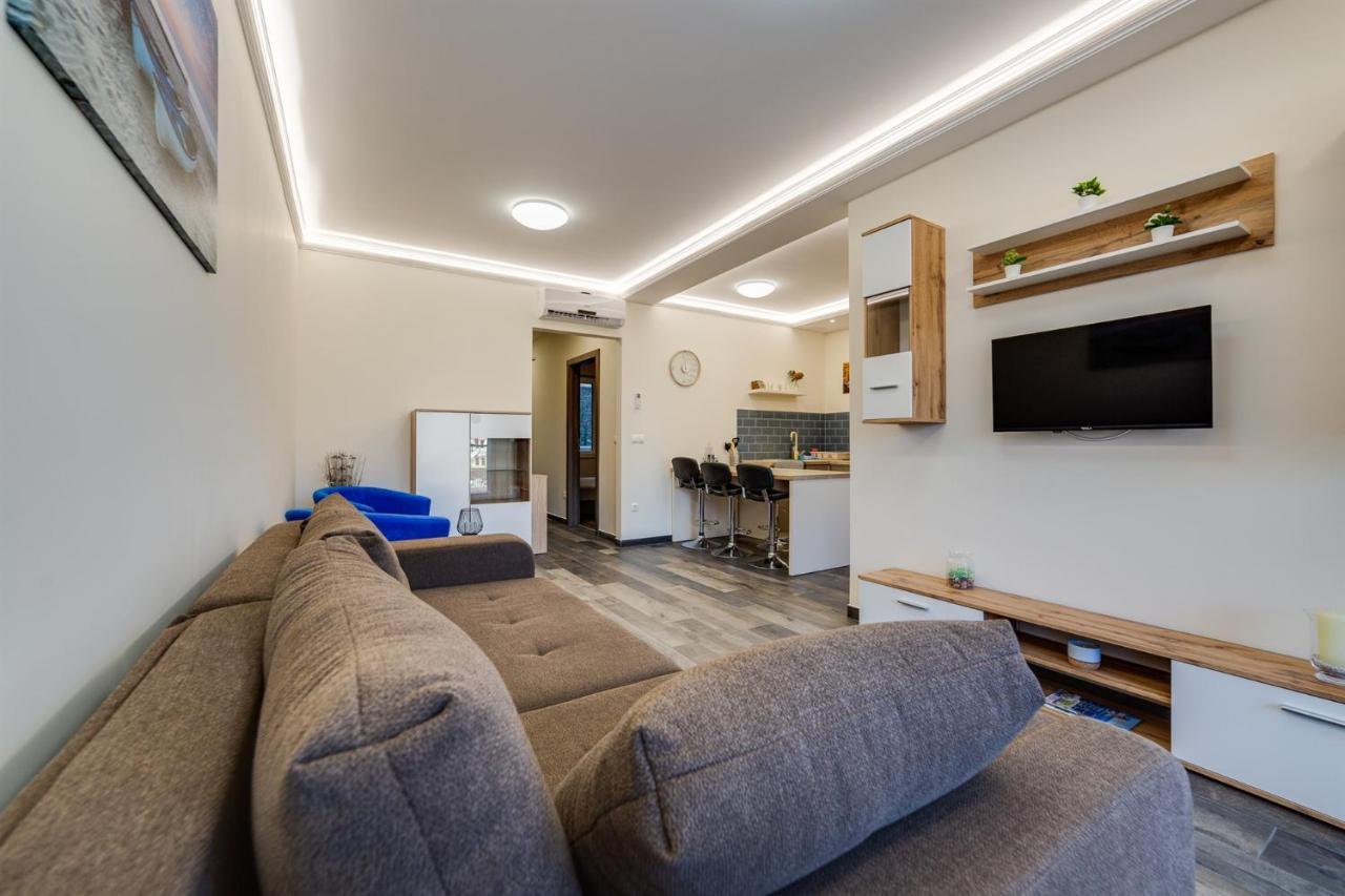Forest Foeldvar Apartmanok By Bltn Balatonföldvár Екстериор снимка