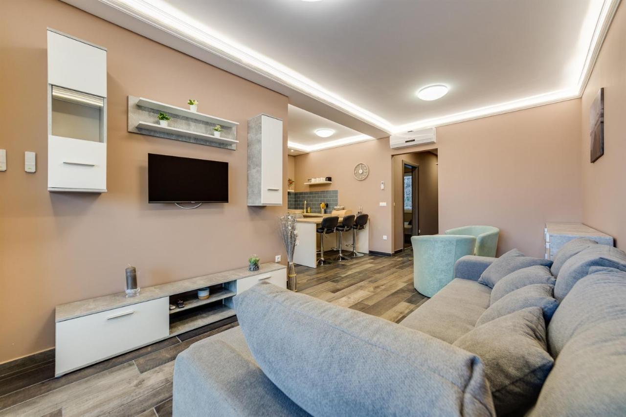 Forest Foeldvar Apartmanok By Bltn Balatonföldvár Екстериор снимка