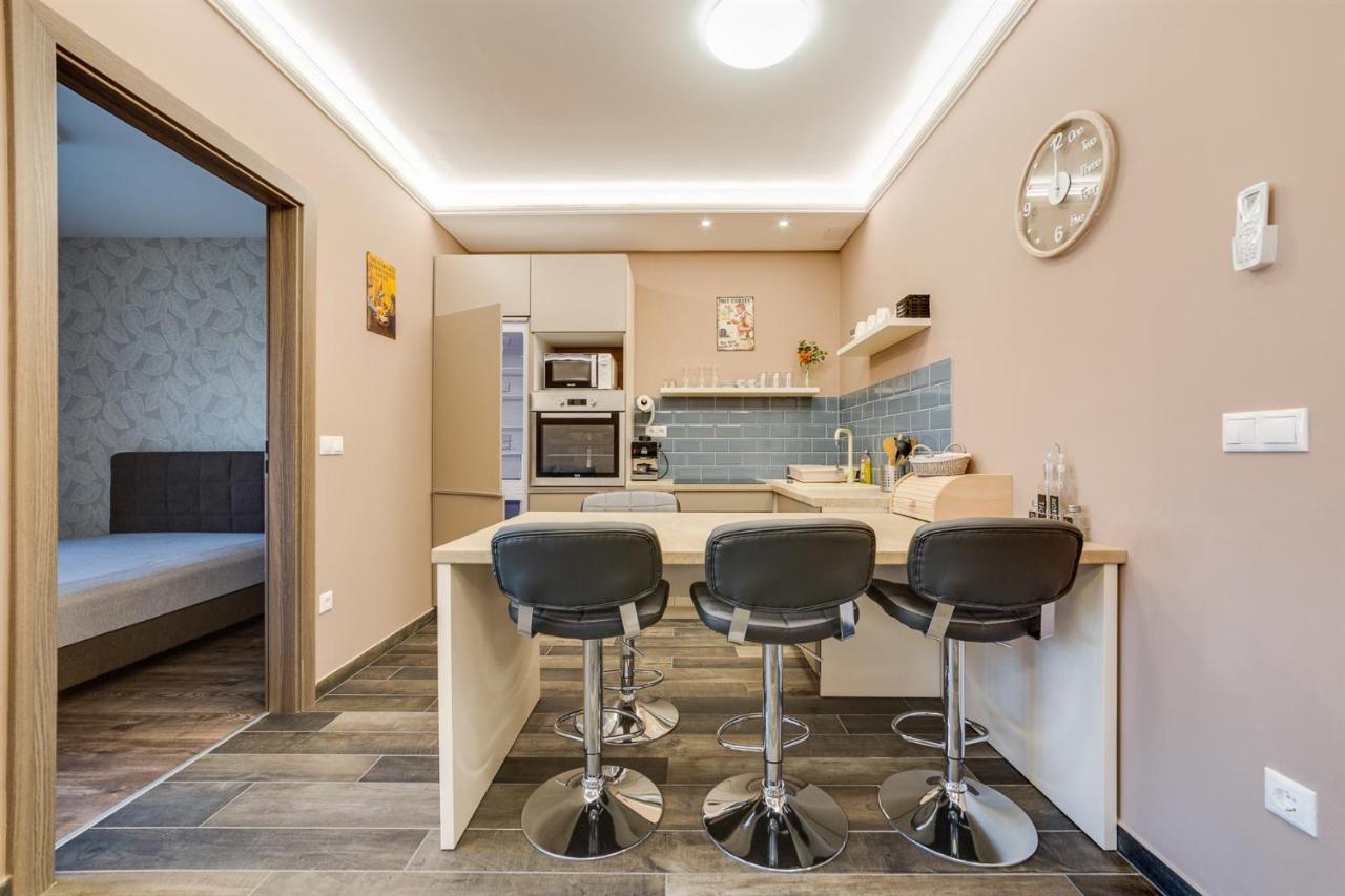 Forest Foeldvar Apartmanok By Bltn Balatonföldvár Екстериор снимка