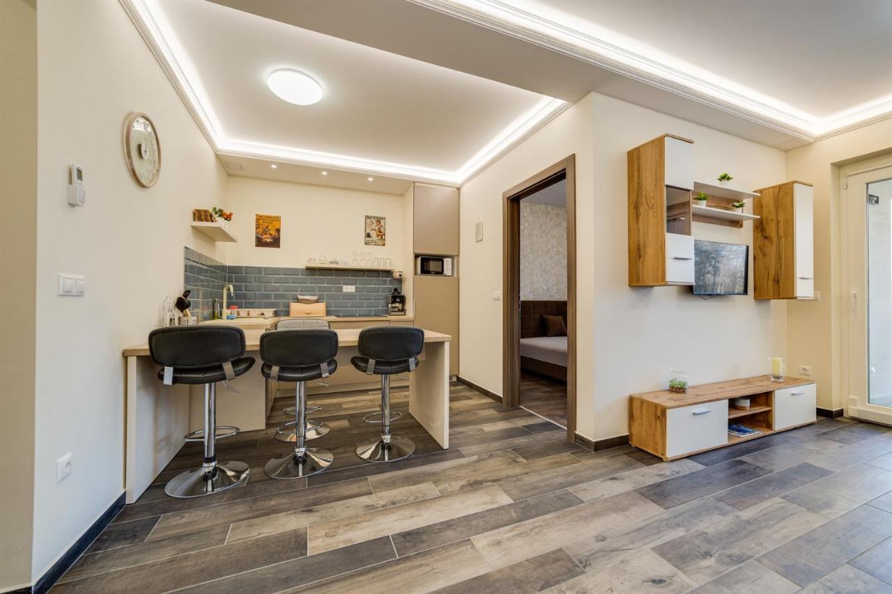Forest Foeldvar Apartmanok By Bltn Balatonföldvár Екстериор снимка