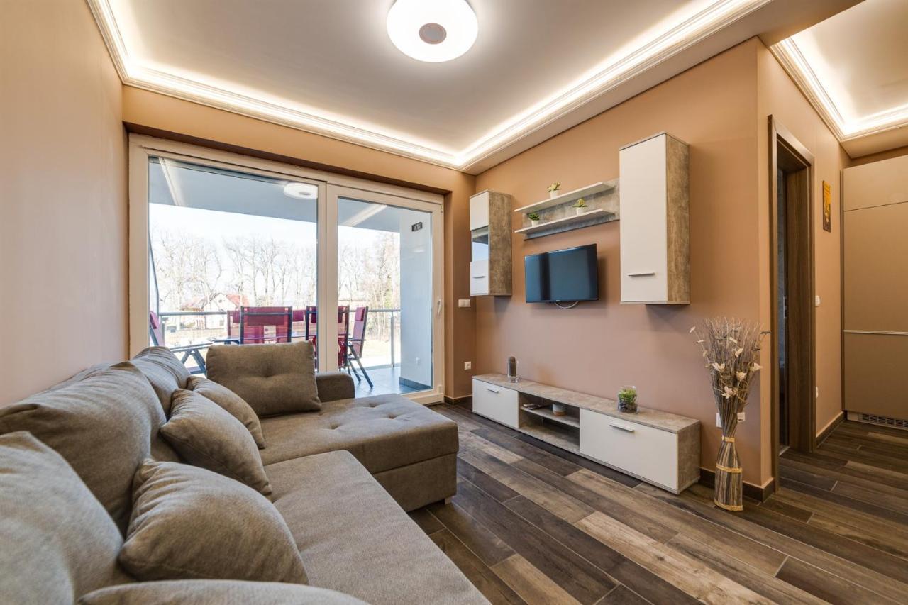 Forest Foeldvar Apartmanok By Bltn Balatonföldvár Екстериор снимка